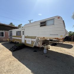 En Excelentes Condiciones Adentro Travel Trailer