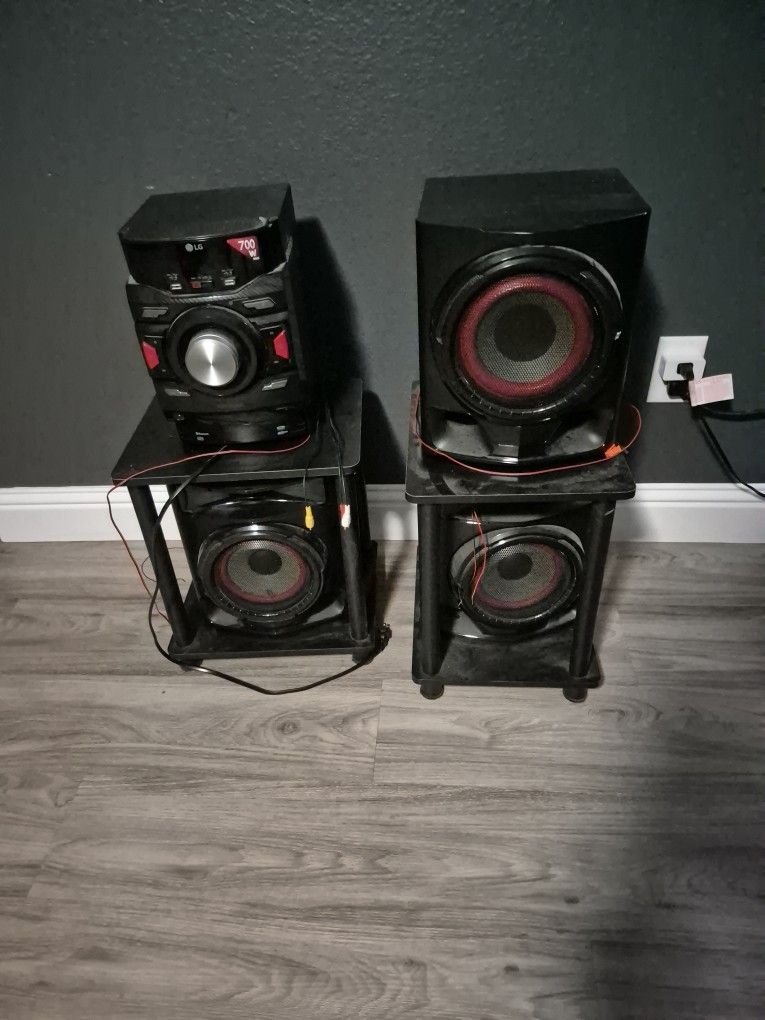 LG Bluetooth Speaker/Radio