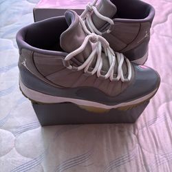 Jordan 11s cool grays size 8.5