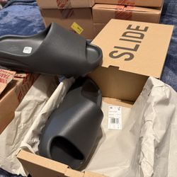 Yeezy Slides Onyx Size 9