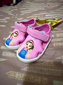 Ms Rachel toddler girl water shoes size 5