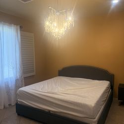 KING MATRESS & BED FRAME like NEW ‼️