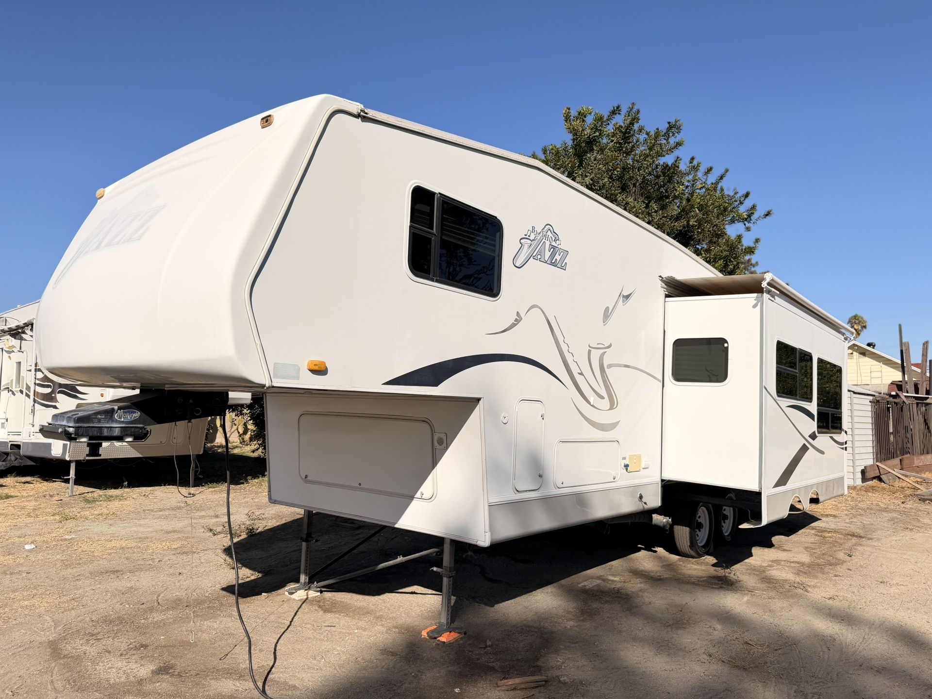 2004 Thor Jazz 5th Wheel
