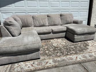 Large Ashley Brand Cassie 2-Pc. Sectional $299.99 FREE Delivery- READ Description