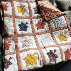 VINTAGE HOMEMADE QUILT 