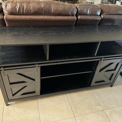 Farmhouse Wood Tv Stand with Barn Doors 