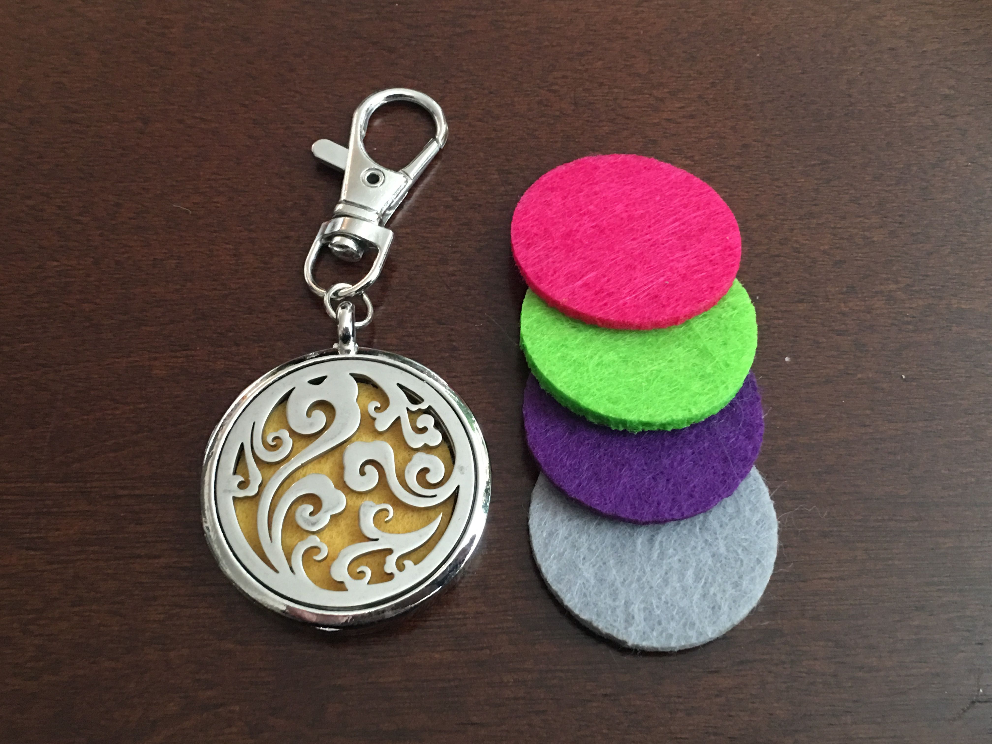 Essential Oils Diffuser w 4 Pads - Key Ring Keychain Lobster Clasp