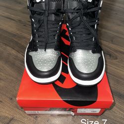 Size 7 Womens - Jordan 1 Retro High