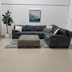 Blue Oversized Sectional sofa/couch 🚛Delivery Available