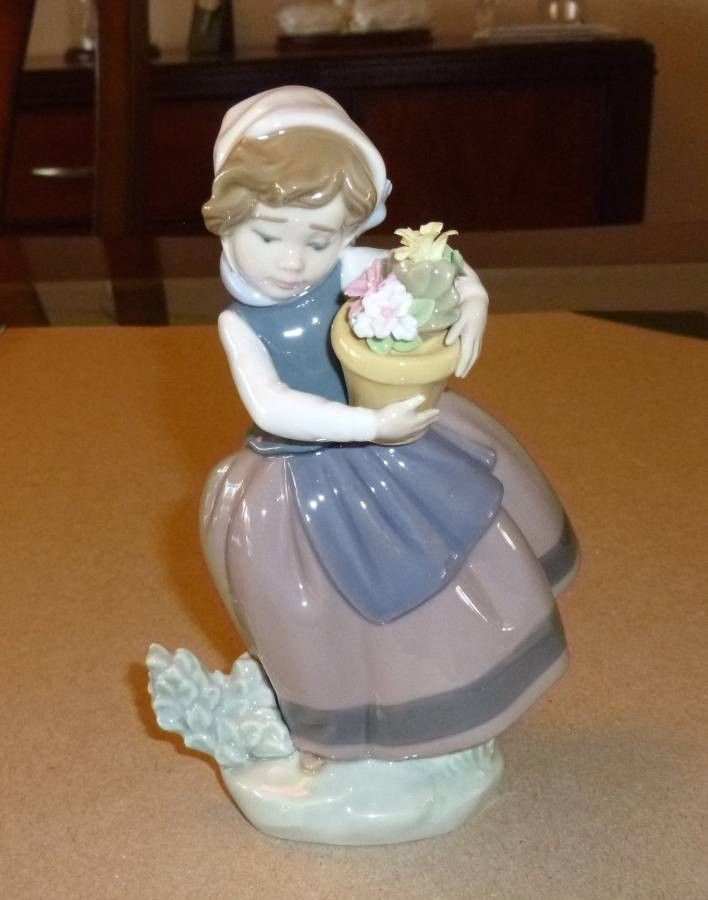 Lladro of Spain "Spring Is Here" Retired Handmade Porcelain Art Figurine