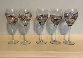 Free Pretty wine glasses