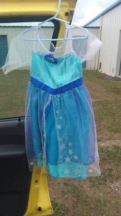 Frozen costume looks like it would fit three to four year old