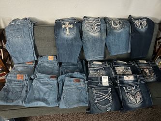 Women’s Jeans – Miss Me, Rock Revival, Ariat, Levi’s & Hollister
