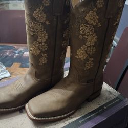 New Womans Boots Never Used 