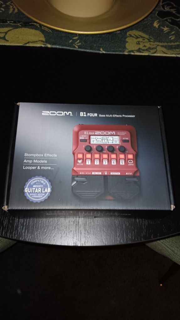 ZOOM Bass Multi-effects Pedal