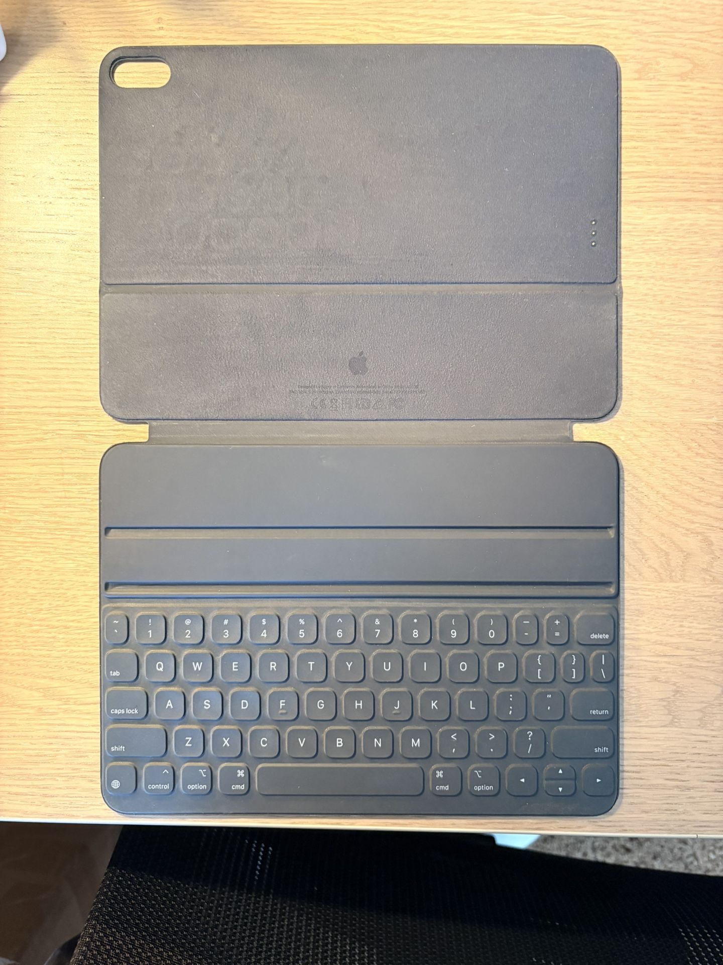 Apple Folio Keyboard iPad 11”
