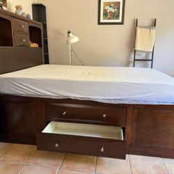 Full size storage bed with 10 built-in drawers 
