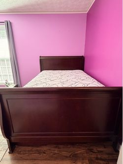 Dresser w/mirror and sleigh bed set w/trundle