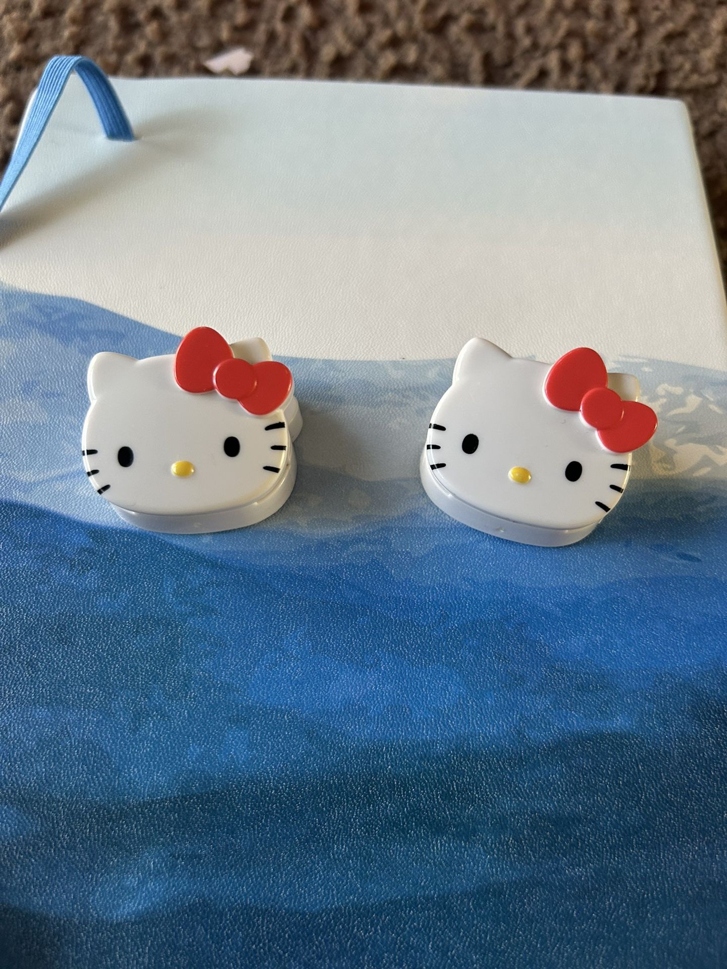 Hello Kitty Magnet Clips