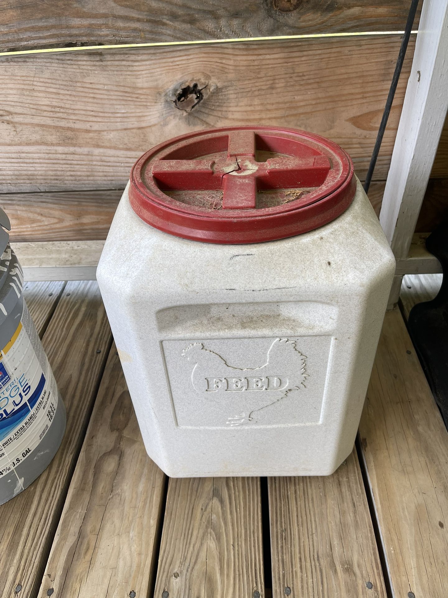 Feed Container