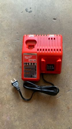 Cargador Milwaukee m18 nuevo