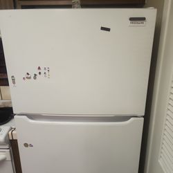FRIGIDIRE refrigerator