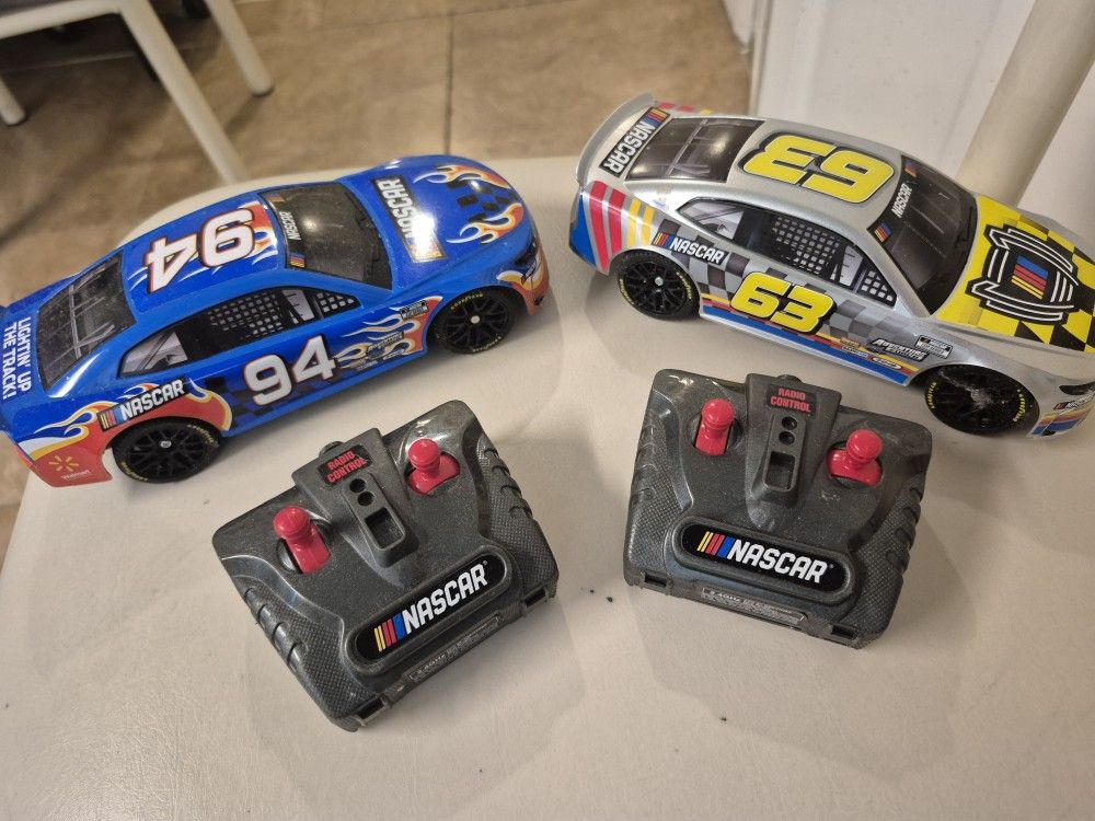 2 Nascar Set RACERS W/ REMOTES