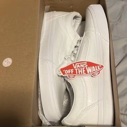 New in box, Vans white Ward, Off The Wall shoes