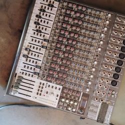 Behringer xenyx 2442fx 