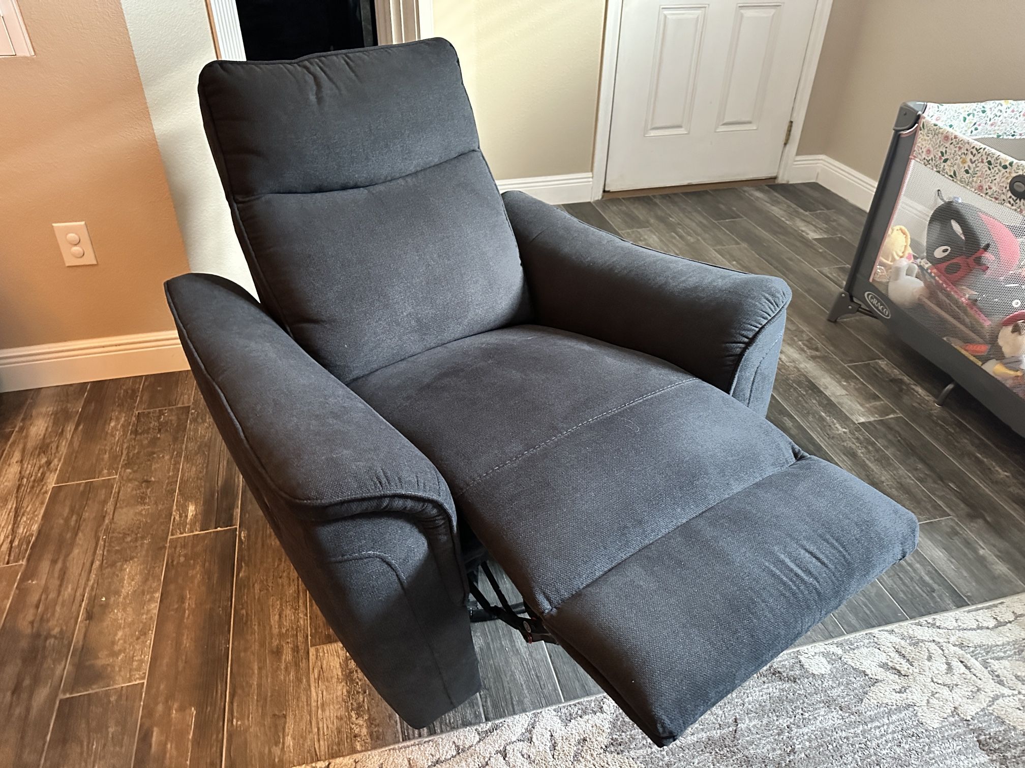 Lazyboy Recliner for Sale in Kissimmee, FL OfferUp