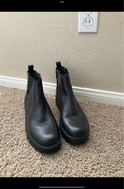 Like New Zodiac Women Boots Sz 9  Pick Up  Cash only