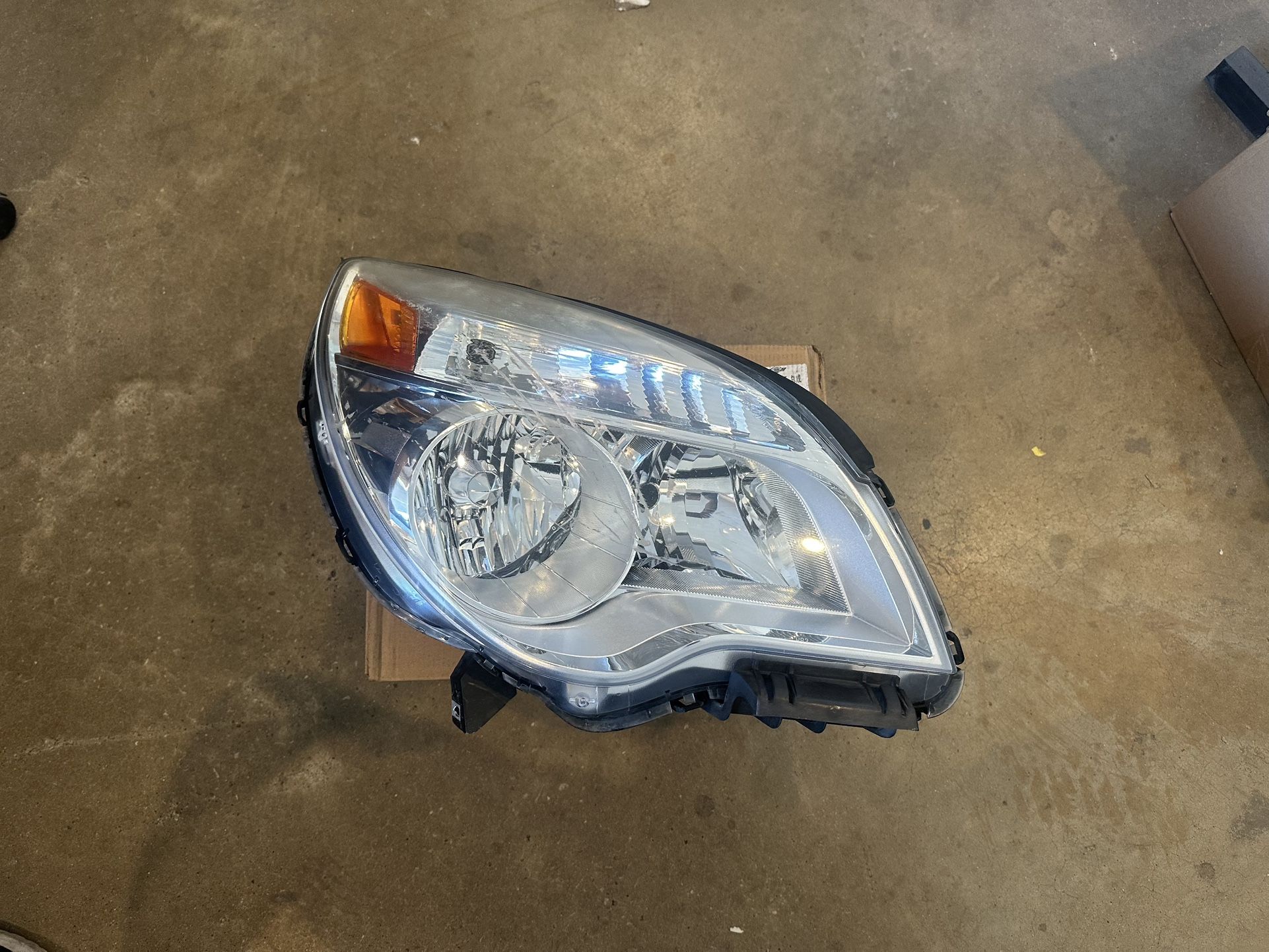 Chevrolet Equinox Headlight Passenger 10-15 ( Used Car Parts )