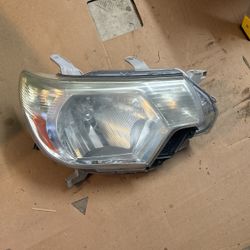 2014 Toyota Tacoma Headlights 