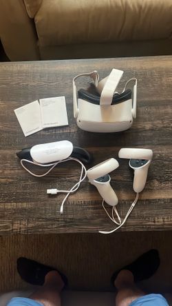 Meta Quest 2 VR Headset w/2 Controllers