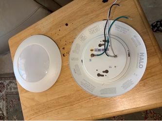 Flush light fixtures