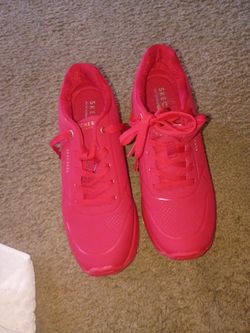 Women's size 9 elevated Skechers pick up in Florence KY