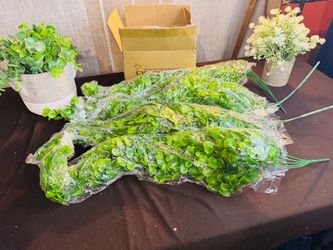 Artificial vines! 4 pack! Brand new in box