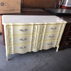🎁BEAUTIFUL VINTAGE  DRESSER/6 DRAWER -FRENCH PROVINCIAL - SOLID WOOD 🎁