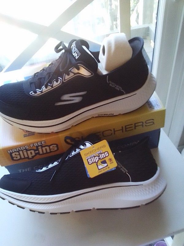 NEW in Box Men's Size 11 Skechers