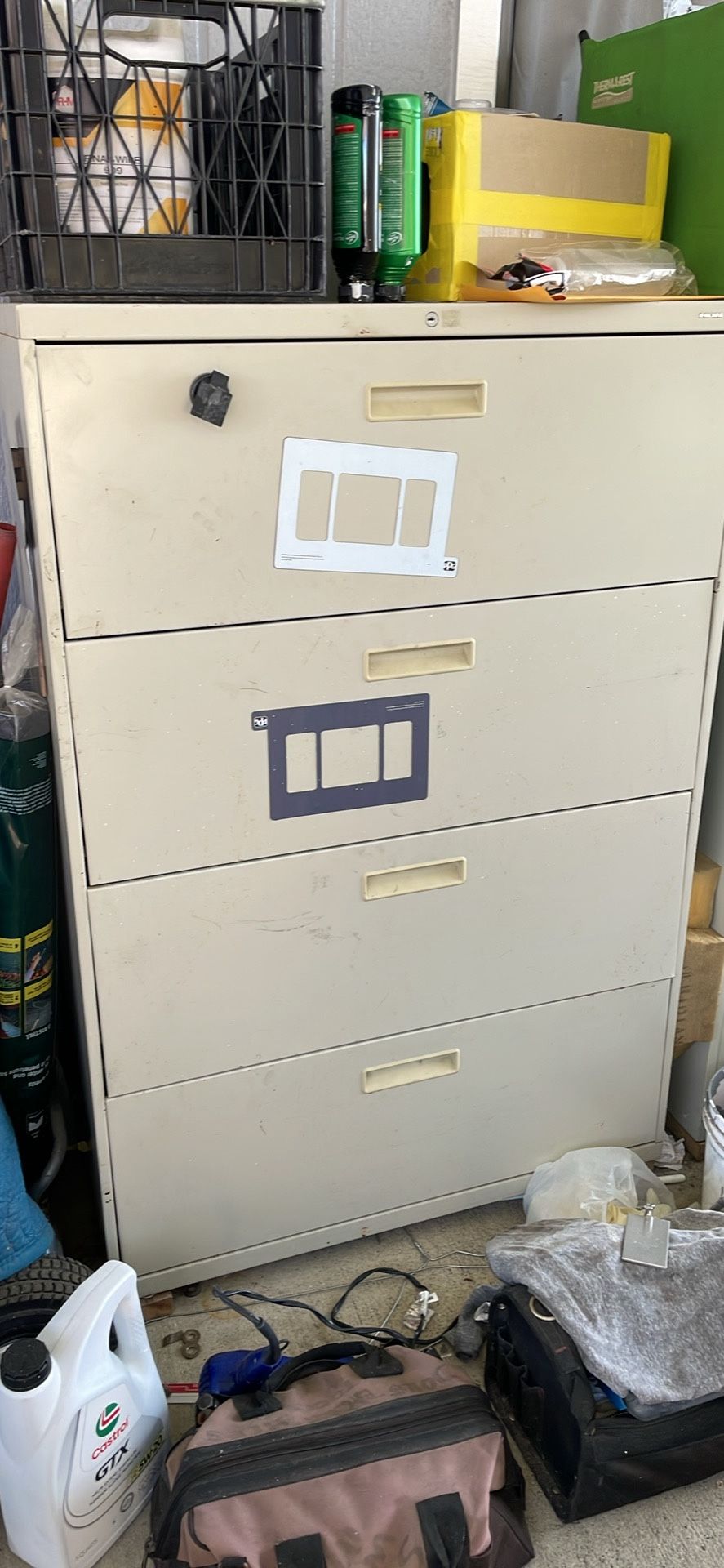 LARGE GABINET