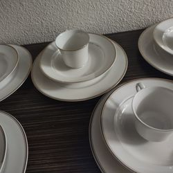 24 Piece Mikasa China Set