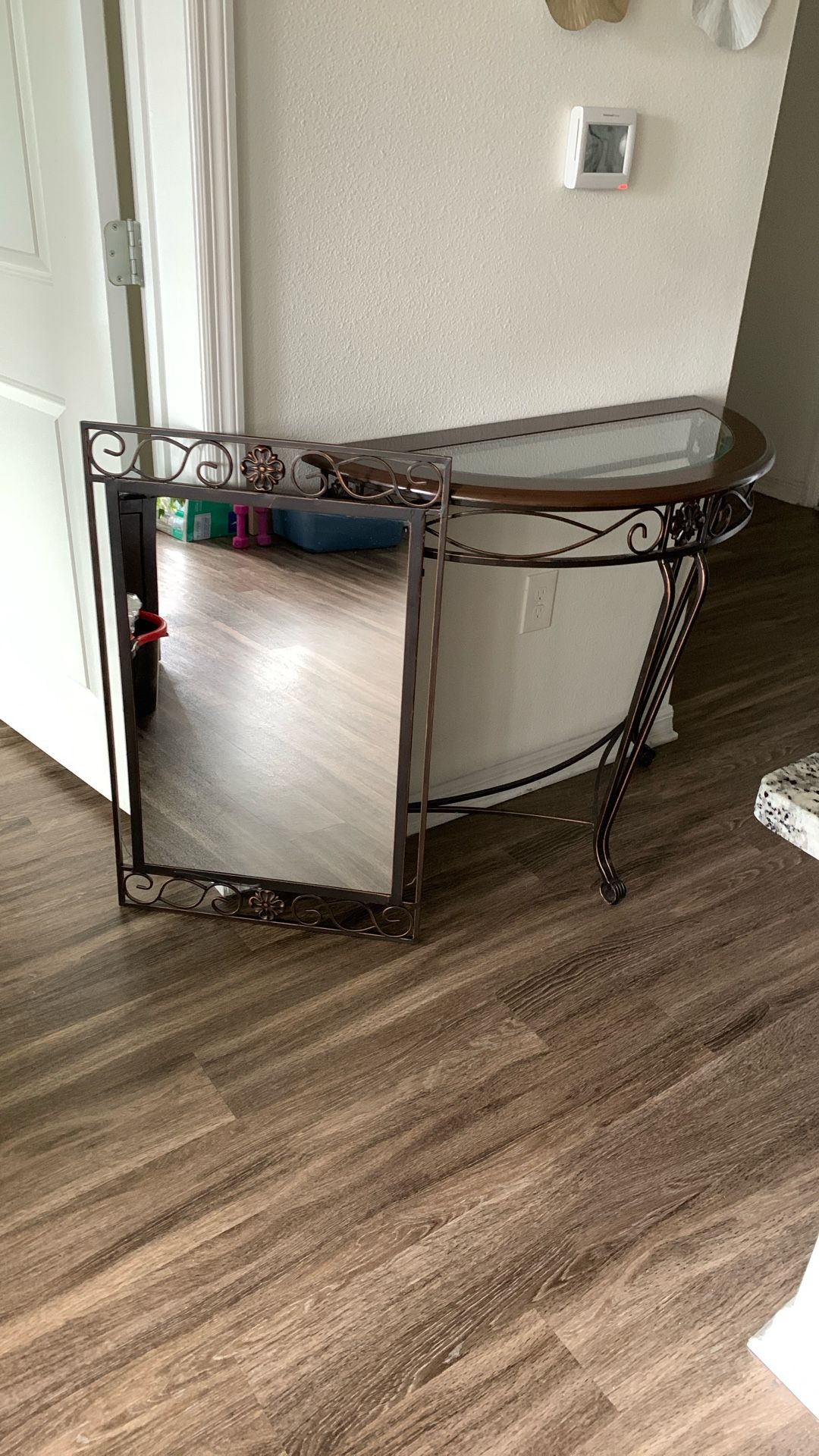 Concole Table With Mirror