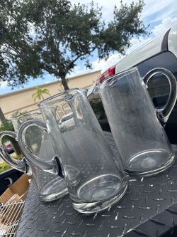 3 restaurant pitchers