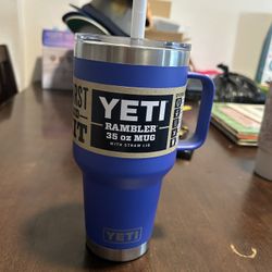 Yeti Rambler 35 oz Mug with Straw Lid in the Ultramarine Violet color