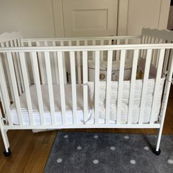 Dream On Me Carson Classic 3-in-1 Convertible Crib – White – With Graco Premium Mattress & Bumper