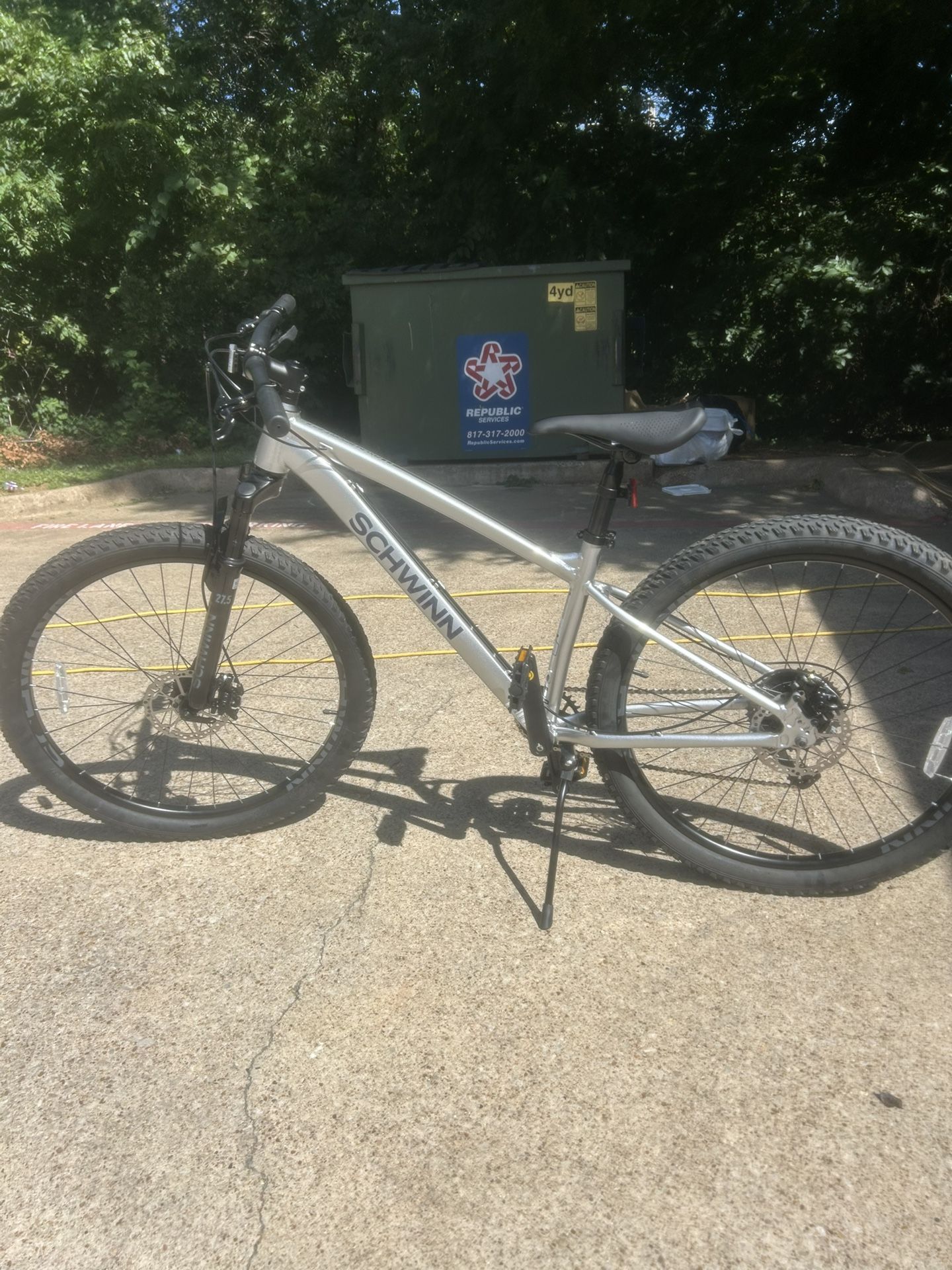Schwinn Axum Sport Mountain Bike