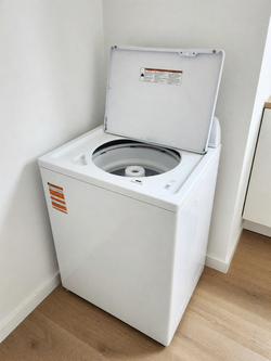 2015 Whirlpool Washer & LG Dryer Set – Good Condition, 3.5 cu ft Washer – Grand Prairie, TX