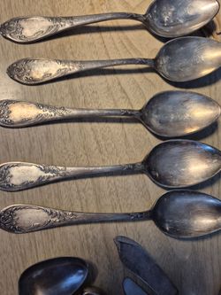 5 serving spoons atea spoon and table spoon.