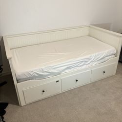 Day Bed Frame And Mattress 