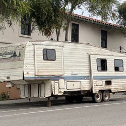 50% Today Fifth Wheel Trailer 2 Slideout’s Livable 33’ Tows Great 